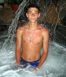 Boys For All  5ad4d41018643.jpg