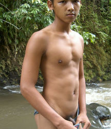 Boy Alone 5b16f1388ce33.jpg