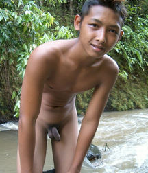 Boy Alone 5b16f13a4b643.jpg