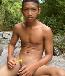 Boy Alone 5b16f13c26ab2.jpg