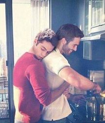 hot guys and Food 5e481bf7d8ad4.jpg