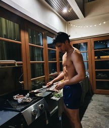 hot guys and Food 5e481c60ccd06.jpg