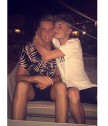 Twinks shirtless gay tube 5f26f77e5bff9.jpg