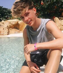 Twinks shirtless gay tube 5f26f7854db71.jpg