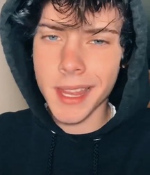 My Fav Boys (*some local Grindr tricks) 5dd925a5ea5f1.jpeg