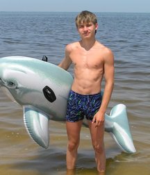 Shirtless Lads 589119efb6ff4.jpg