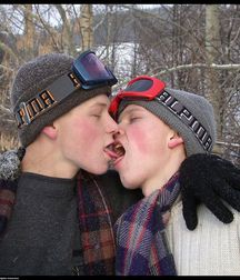Klark and Nazar : Interesting Ski Holiday Encounter 5ac4352f068f4.jpg