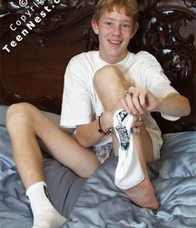 Duncan in Bed (Full Set, I Think) 5b453986dd89a.jpg