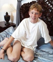Duncan in Bed (Full Set, I Think) 5b4539be4dab5.jpg