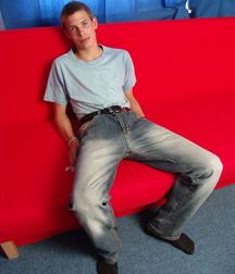 Mirek (Red-Couch) 5b9570f671cc1.jpg