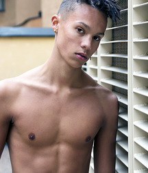The Boy Next Door 02 55ce9a09a9062.jpg