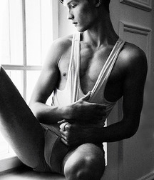 The Boy Next Door 09 55f53881a5e7d.jpg