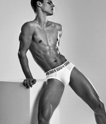 Black & White 52 5d1b1237615a2.jpg