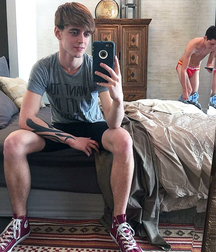 Selfies 02 5da57c339821d.jpg