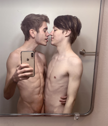 Selfies 06 5fdad5846474a.png