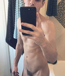 Selfies 06 5fdad5981b99c.jpg