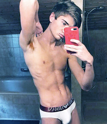 Selfies 06 5fdad59d1a2de.jpg