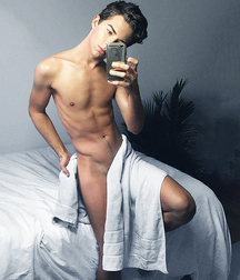 Selfie-absorbed 60359c935d8bd.jpg