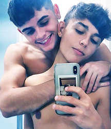 Unselfish Selfies 08