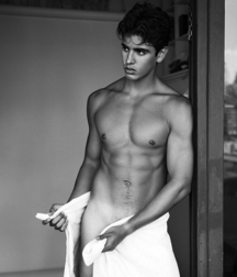 B & W 60 60bc91699d46d.jpg