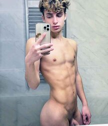 Selfies 10 61a2d640d1720.jpg