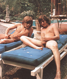 Two Twinks 133 5d9fa582ccd19.jpg