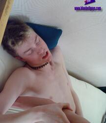 Frodo enjoys his friend boys porn 5f6b5f670d6a2.jpg