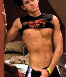 Boys I WOULDN'T say NO to  5ddcfc8685d5a.jpg