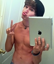 Boys I WOULDN'T say NO to  5ddcfca64ce5c.jpg