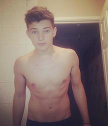 Boys I WOULDN'T say NO to  5ddcfcab0f3eb.jpg