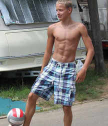 Boys I WOULDN'T say NO to  5ddcfcd95859f.jpg