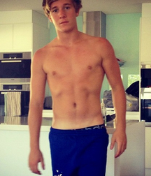 Boys I WOULDN'T say NO to  5ddcfcdb519ef.jpg