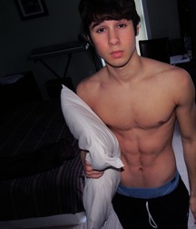 Boys I WOULDN'T say NO to  5ddcfd3c191ea.jpg