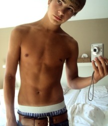 Boys I WOULDN'T say NO to  5ddcfd426e6e3.jpg