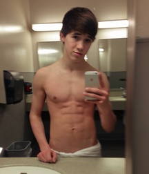 Boys I WOULDN'T say NO to  5ddcfd4d9ba38.jpg