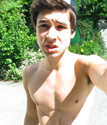 Boys I WOULDN'T say NO to  5ddcfd542190f.jpg