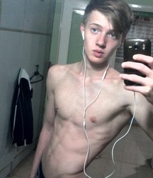 Boys I WOULDN'T say NO to  5ddcfd6d97996.jpg