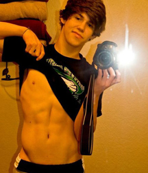 Boys I WOULDN'T say NO to  5ddcfd7c95b6e.jpg