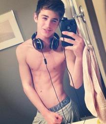 Boys I WOULDN'T say NO to  5ddcfd821af10.jpg