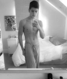 Boys I WOULDN'T say NO to  5ddcfd8687f53.jpg