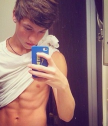 Boys I WOULDN'T say NO to  5ddcfd933541e.jpg