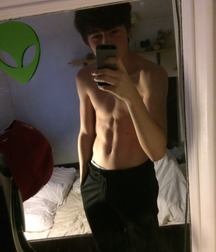 Boys I WOULDN'T say NO to  5ddcfddb2d214.jpg