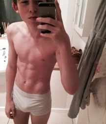 Boys I WOULDN'T say NO to  5ddcfddd34e3b.jpg