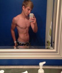 Boys I WOULDN'T say NO to  5ddcfdde9f452.jpg