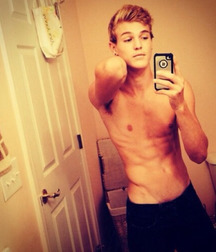 Boys I WOULDN'T say NO to  5ddcfdfc84de2.jpg