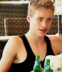 Boys I WOULDN'T say NO to  5ddcfe359669a.jpg