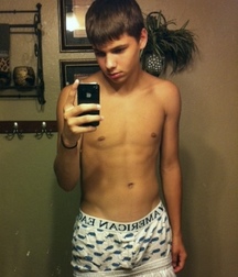 Boys I WOULDN'T say NO to  5ddcfe391ee0f.jpg