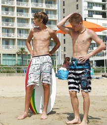 Boys I WOULDN'T say NO to  5ddcfe862a972.jpg