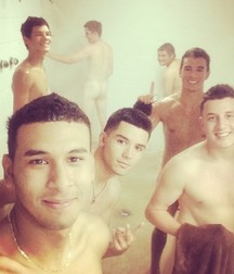 Boys I WOULDN'T say NO to  5ddcfe8f878b9.jpg