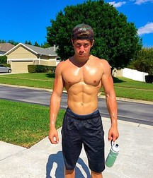 Boys I WOULDN'T say NO to  5ddcfe95199e0.jpg